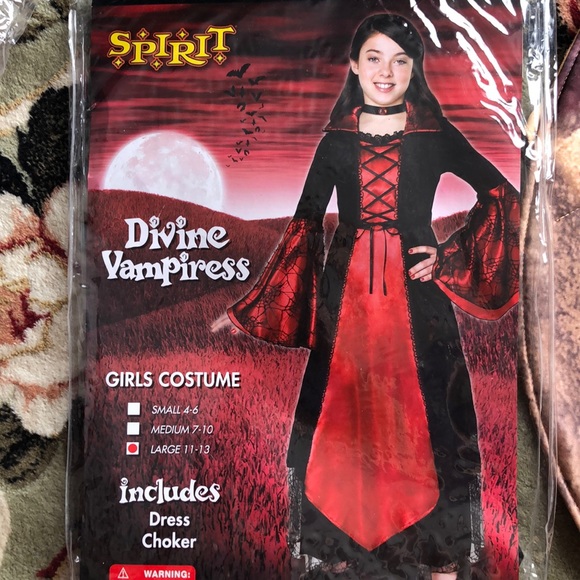Divine vampiress - Picture 7 of 7